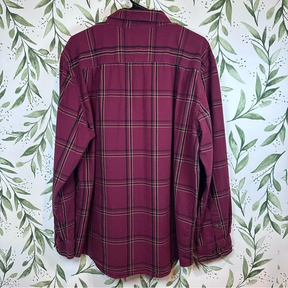 Carhartt Men’s Loose Fit Midweight Chambray Shirt. Deep Red Plaid. Large.